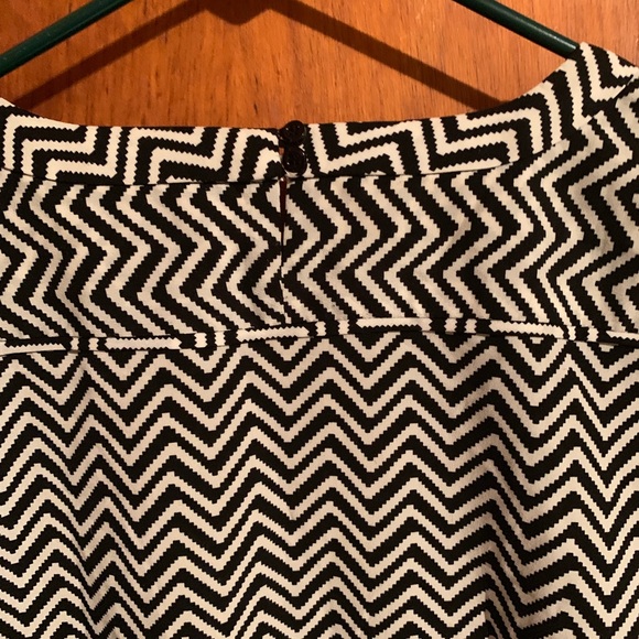 NWOT French Connection chevron top sz 10 - Picture 4 of 6
